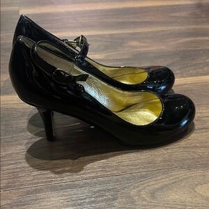 Elegant Steve Madden Black Patent Leather Heels